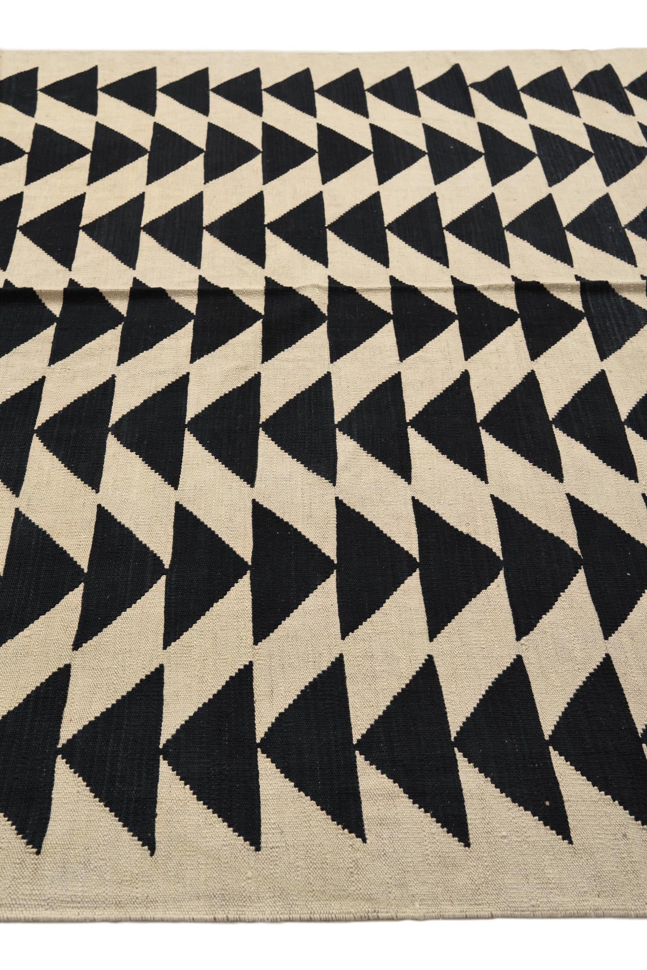 6' 11 x 9' 6 Hand Woven Kilim Modern Wool Rug