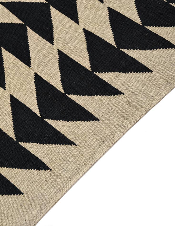 Detail image of 6' 11 x 9' 6  Hand Woven Kilim Modern Wool Rug