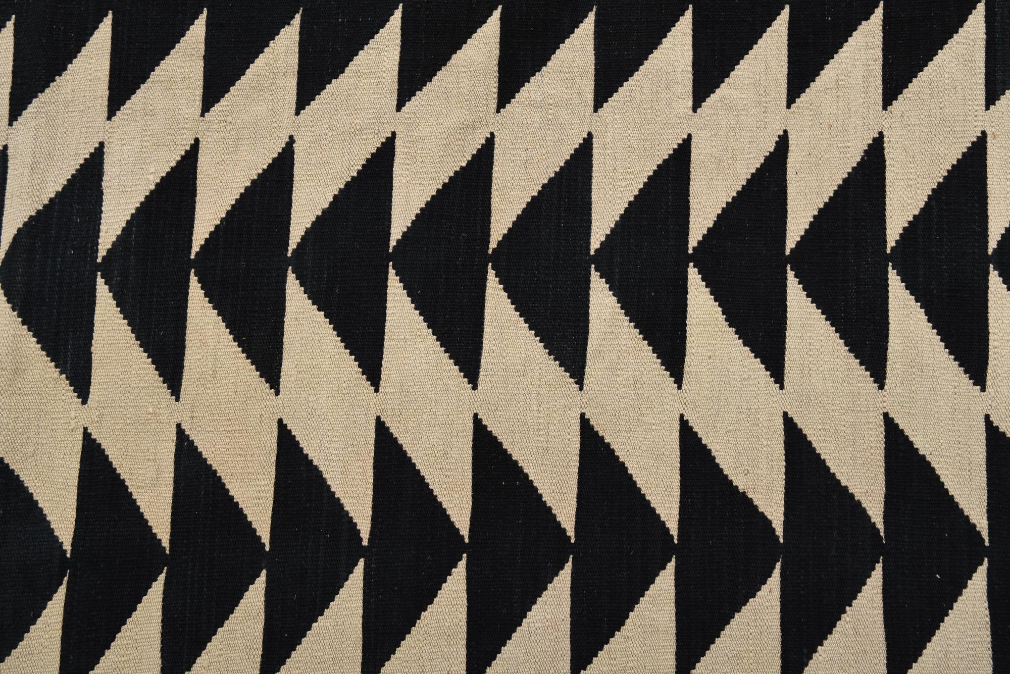 6' 11 x 9' 6 Hand Woven Kilim Modern Wool Rug