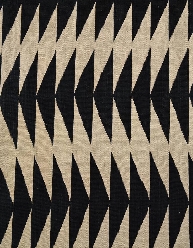 Detail image of 6' 11 x 9' 6  Hand Woven Kilim Modern Wool Rug