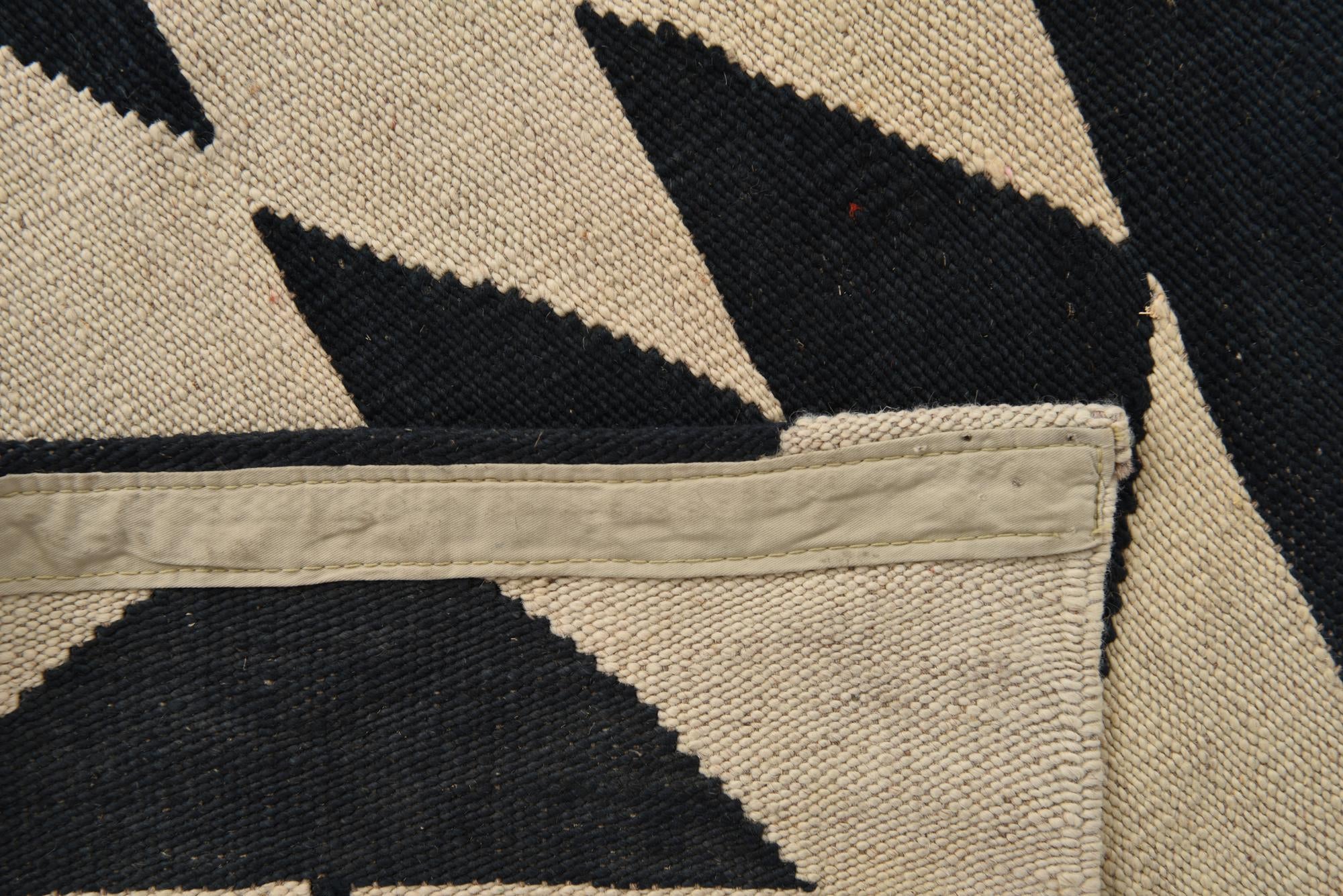 6' 11 x 9' 6 Hand Woven Kilim Modern Wool Rug