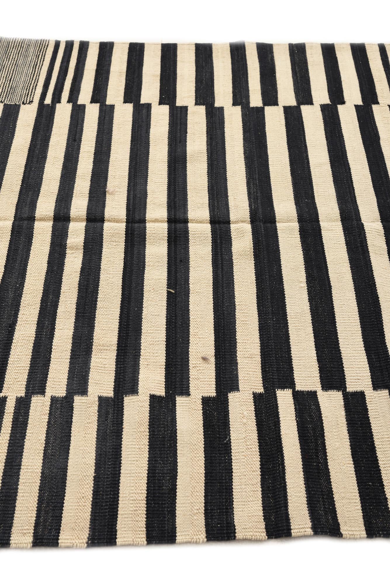 125cm x 175cm Hand Woven Kilim Modern Wool Rug