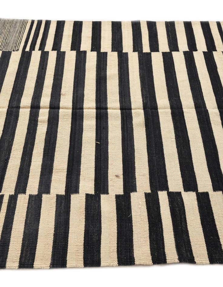 Detail image of 4' 2 x 5' 9  Hand Woven Kilim Modern Wool Rug