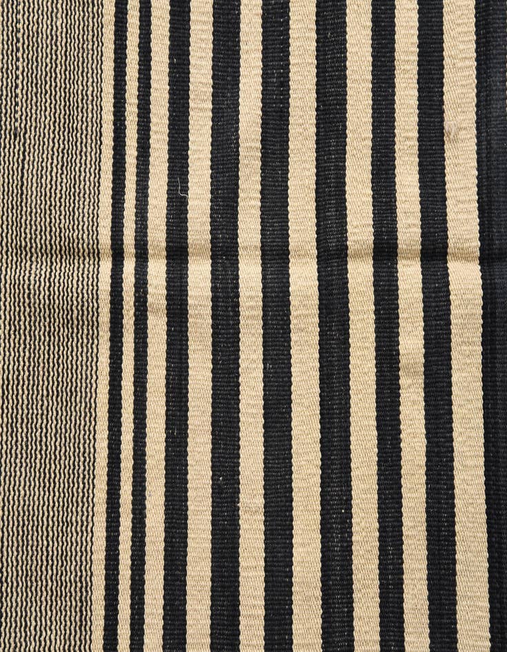 Detail image of 4' 2 x 5' 9  Hand Woven Kilim Modern Wool Rug