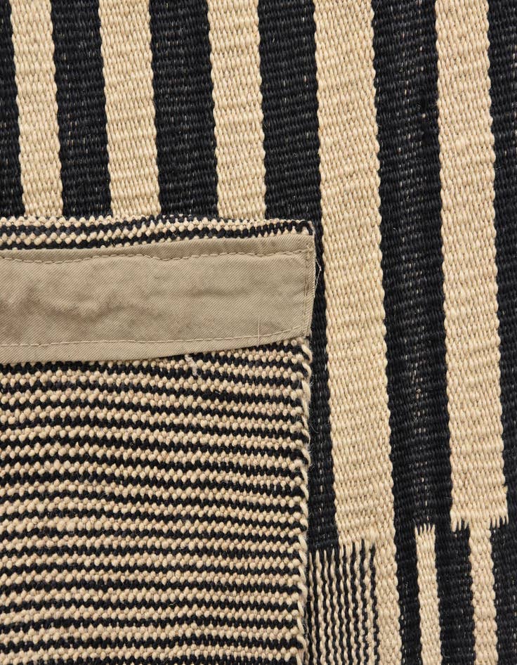 Detail image of 4' 2 x 5' 9  Hand Woven Kilim Modern Wool Rug