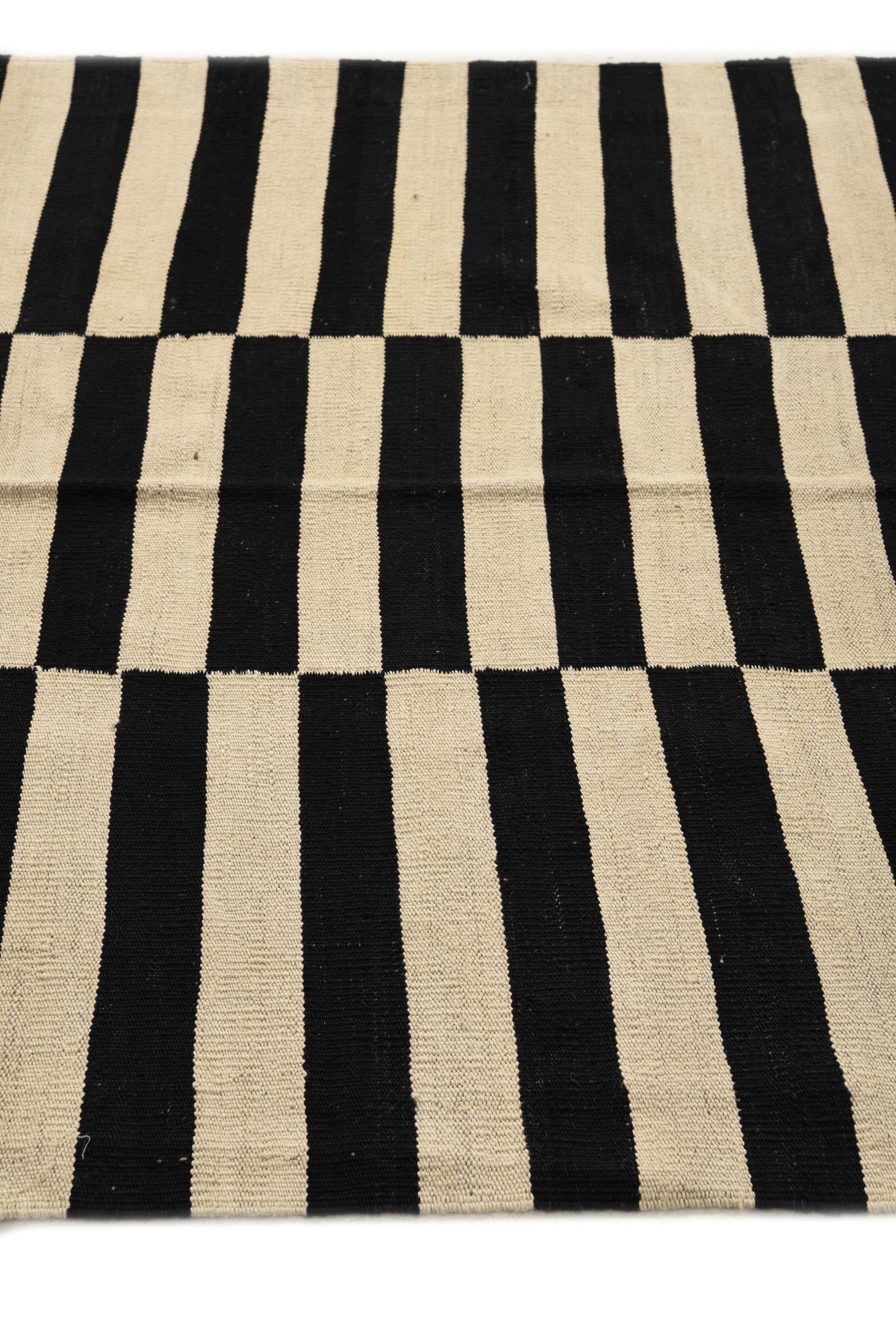 4' 2 x 6' Hand Woven Kilim Modern Wool Rug