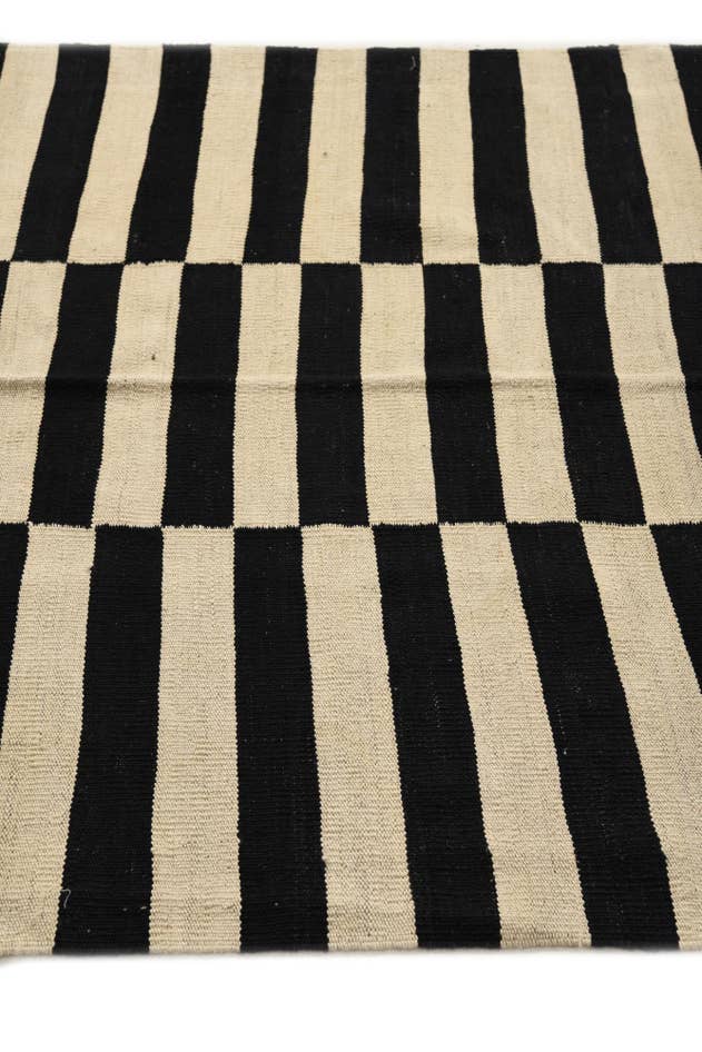 Detail image of 4' 2 x 6' Hand Woven Kilim Modern Wool Rug