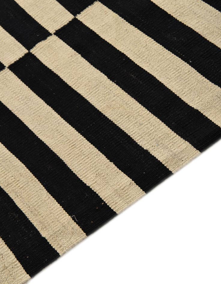 Detail image of 4' 2 x 6'  Hand Woven Kilim Modern Wool Rug