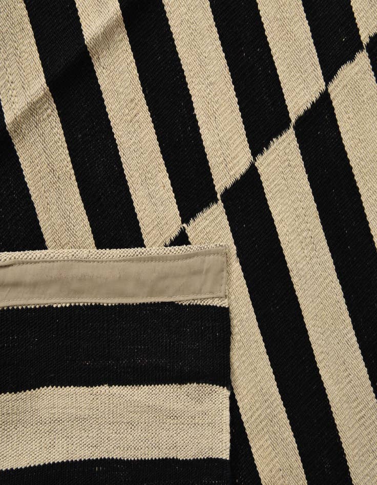 Detail image of 4' 2 x 6'  Hand Woven Kilim Modern Wool Rug