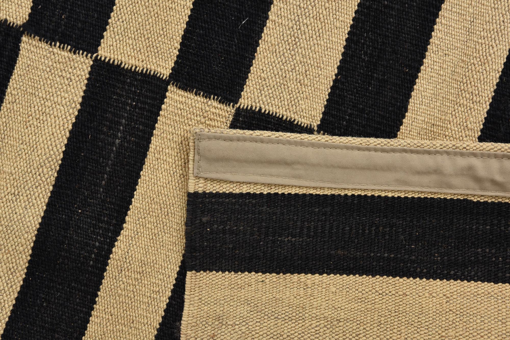 4' 1 x 5' 10 Hand Woven Kilim Modern Wool Rug