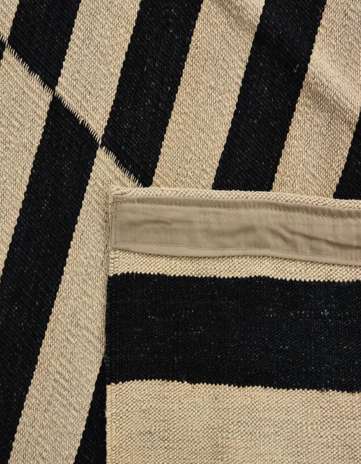 Detail image of 3' 5 x 5'  Hand Woven Kilim Modern Wool Rug