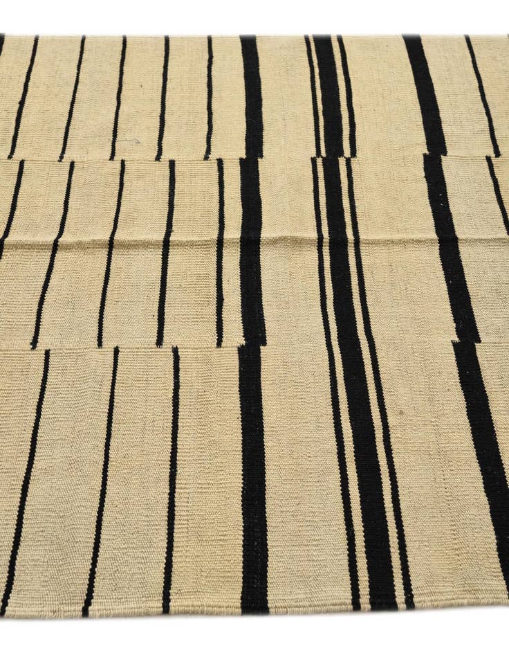 Detail image of 4' 1 x 5' 10  Hand Woven Kilim Modern Wool Rug