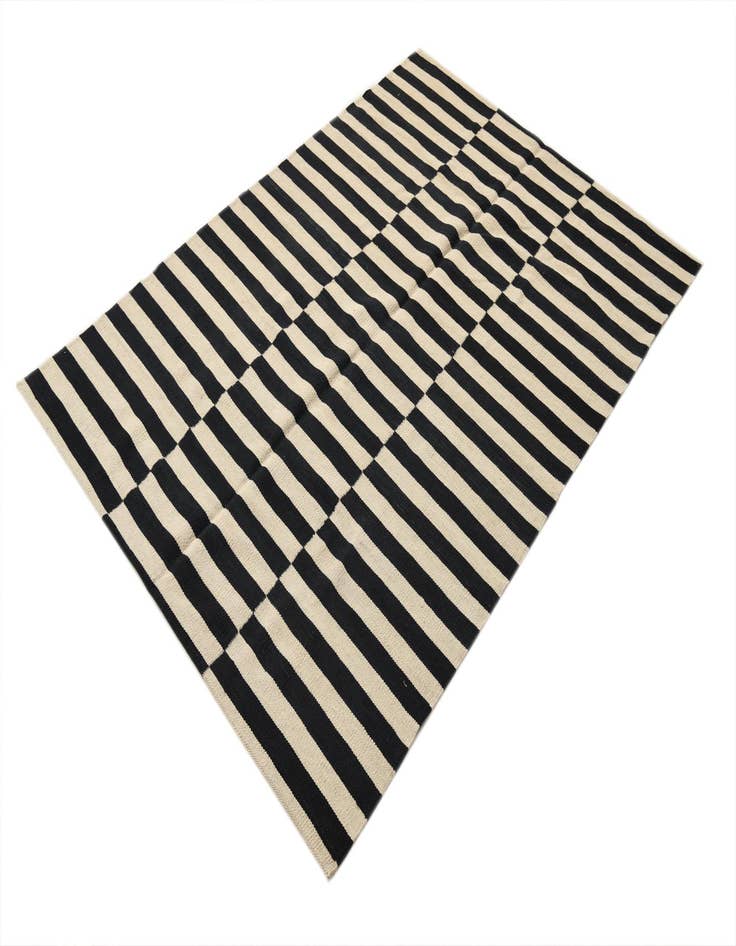 Detail image of 4' 1 x 5' 9  Hand Woven Kilim Modern Wool Rug