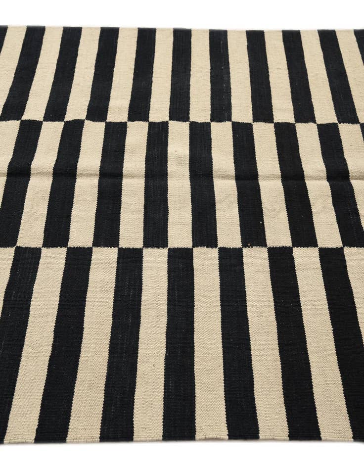 Detail image of 4' 1 x 5' 9  Hand Woven Kilim Modern Wool Rug