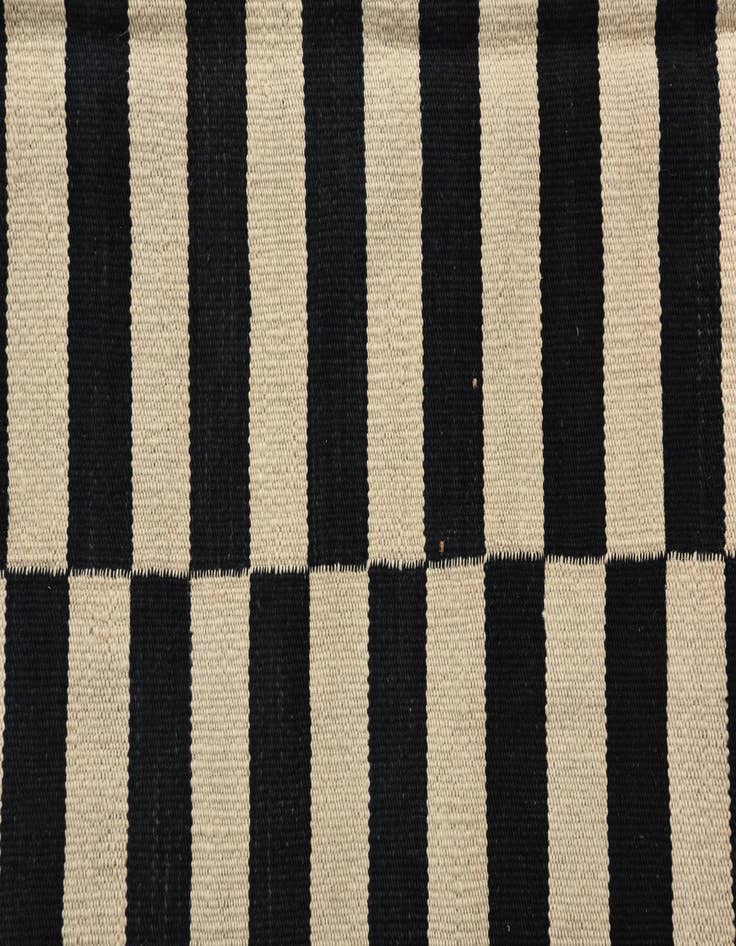 Detail image of 4' 1 x 5' 9  Hand Woven Kilim Modern Wool Rug