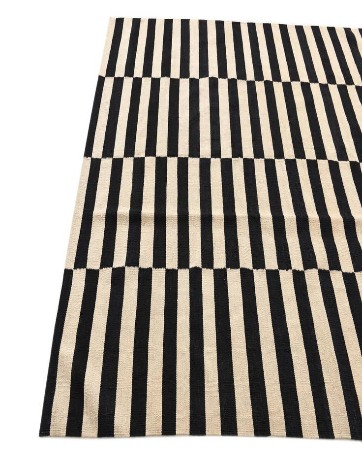 Detail image of 5' 9 x 7' 9  Hand Woven Kilim Modern Wool Rug