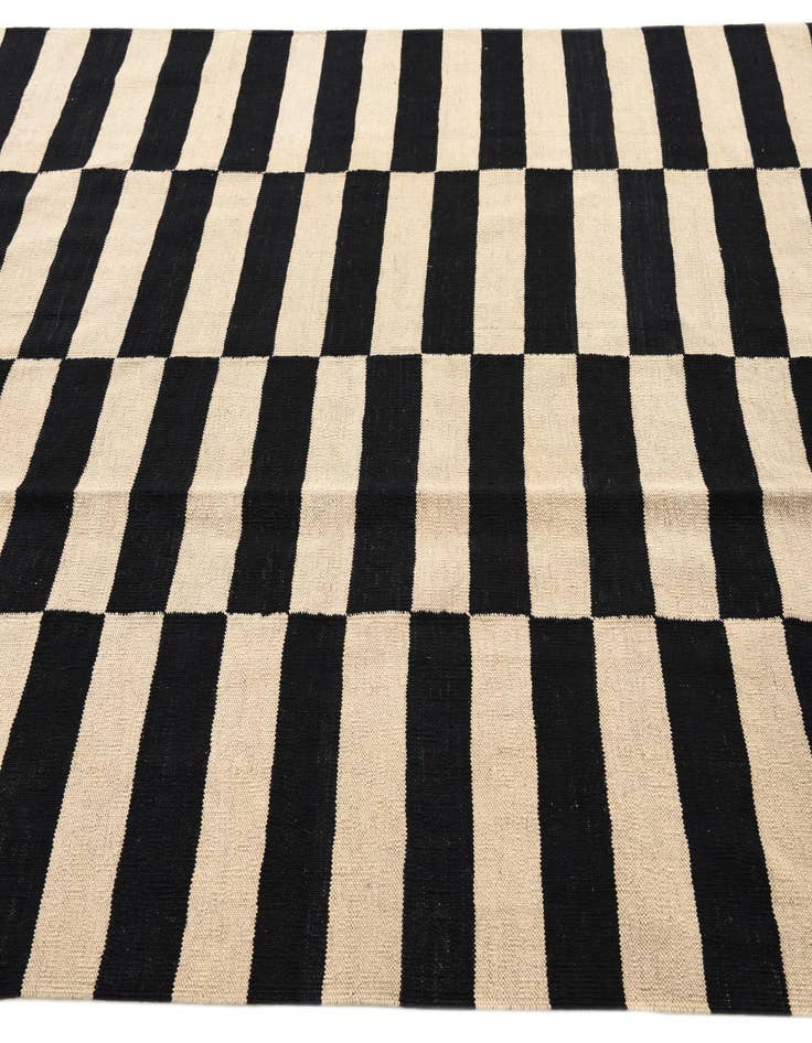 Detail image of 5' 9 x 7' 9  Hand Woven Kilim Modern Wool Rug