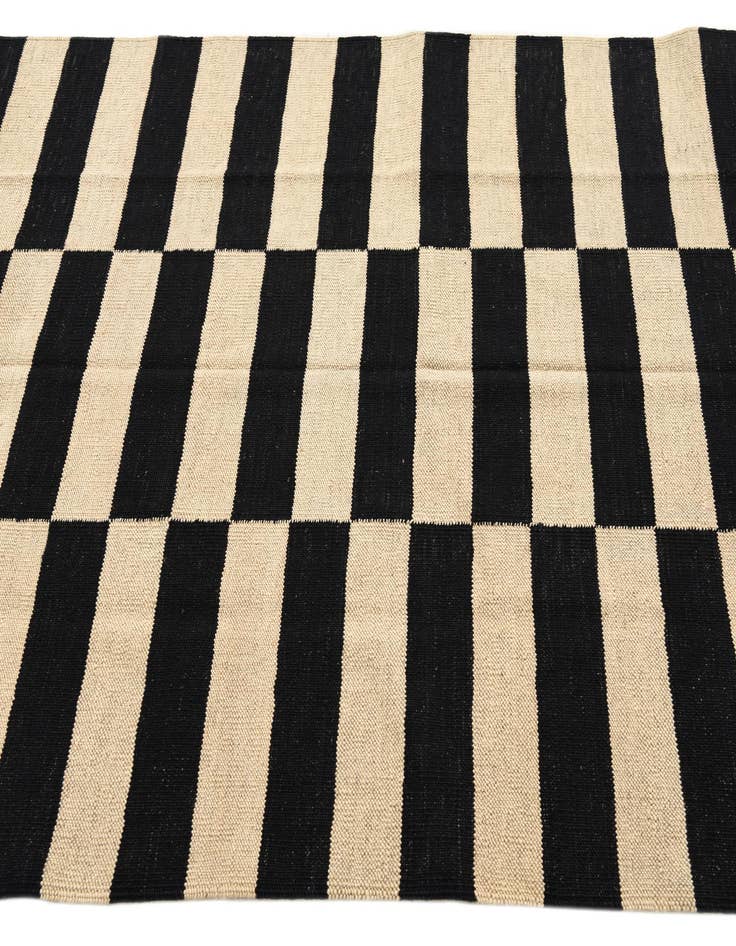 Detail image of 4' 2 x 5' 10  Hand Woven Kilim Modern Wool Rug