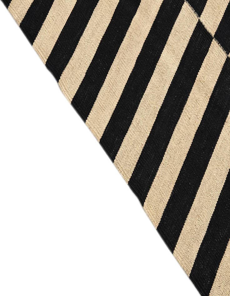 Detail image of 4' 2 x 5' 10  Hand Woven Kilim Modern Wool Rug