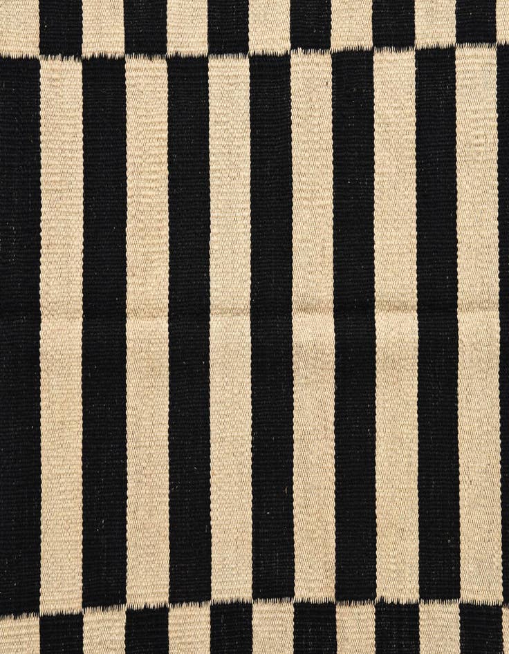 Detail image of 4' 2 x 5' 10  Hand Woven Kilim Modern Wool Rug