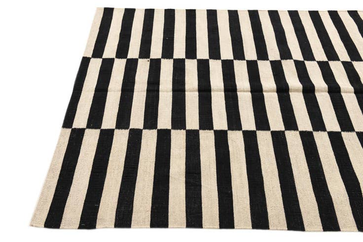 Detail image of 4' 3 x 5' 10 Hand Woven Kilim Modern Wool Rug