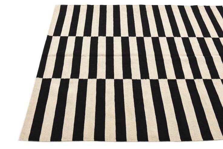 Detail image of 4' 2 x 5' 11 Hand Woven Kilim Modern Wool Rug