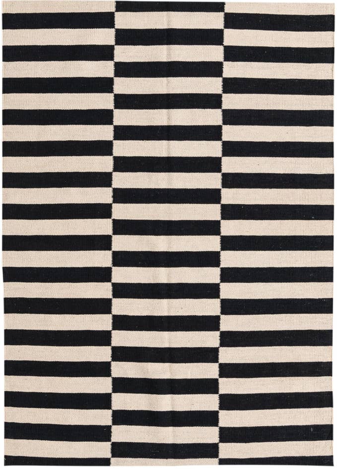 Detail image of 4' 2 x 5' 11 Hand Woven Kilim Modern Wool Rug