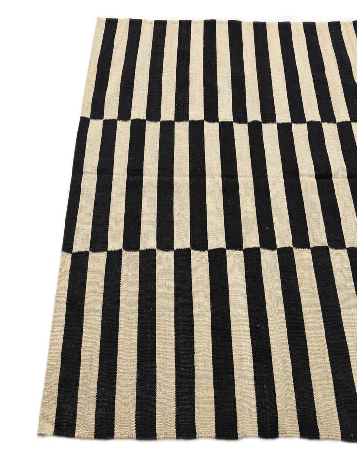 Detail image of 4' 1 x 5' 11  Hand Woven Kilim Modern Wool Rug