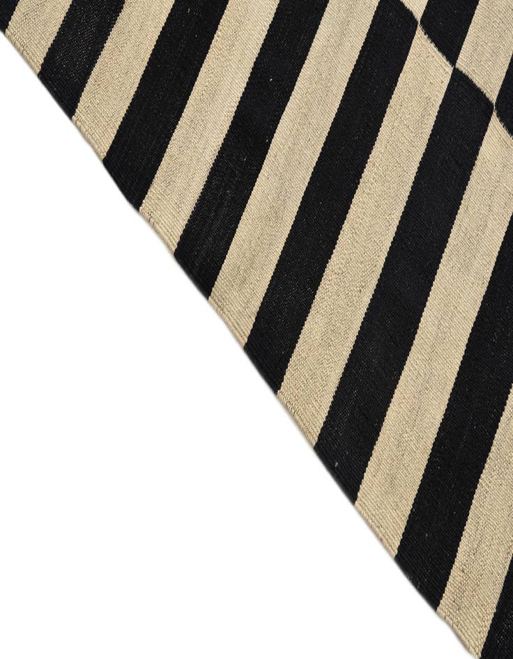 Detail image of 4' 1 x 5' 11  Hand Woven Kilim Modern Wool Rug