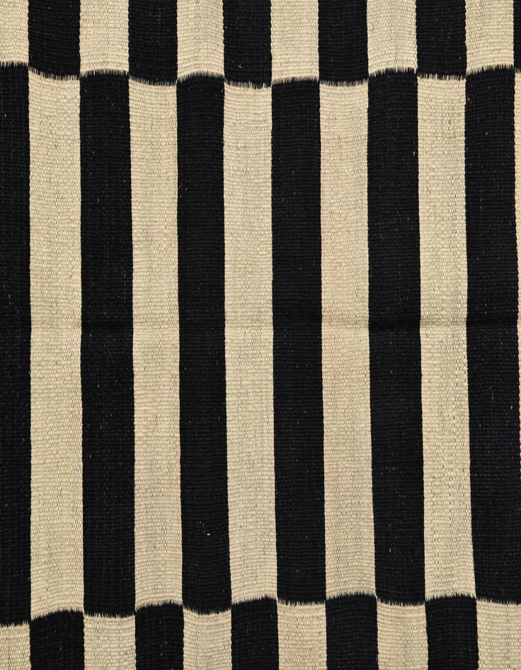 Detail image of 4' 1 x 5' 11  Hand Woven Kilim Modern Wool Rug