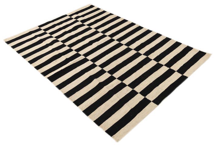 Detail image of 4' x 5' 11 Hand Woven Kilim Modern Wool Rug