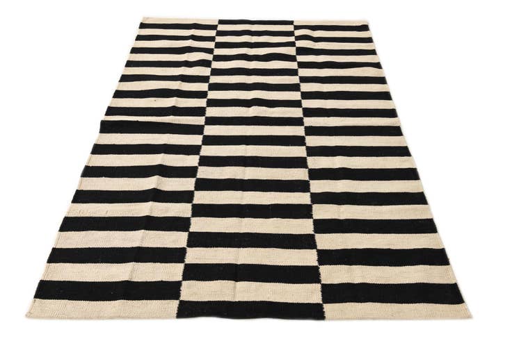 Detail image of 4' x 5' 11 Hand Woven Kilim Modern Wool Rug