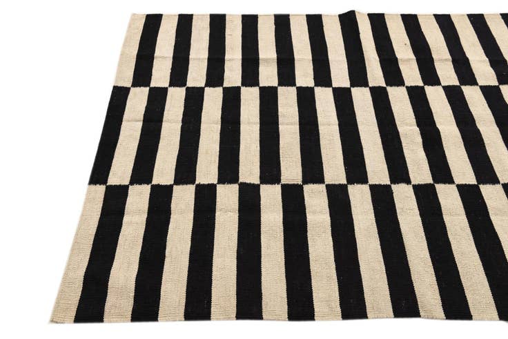 Detail image of 4' x 5' 11 Hand Woven Kilim Modern Wool Rug