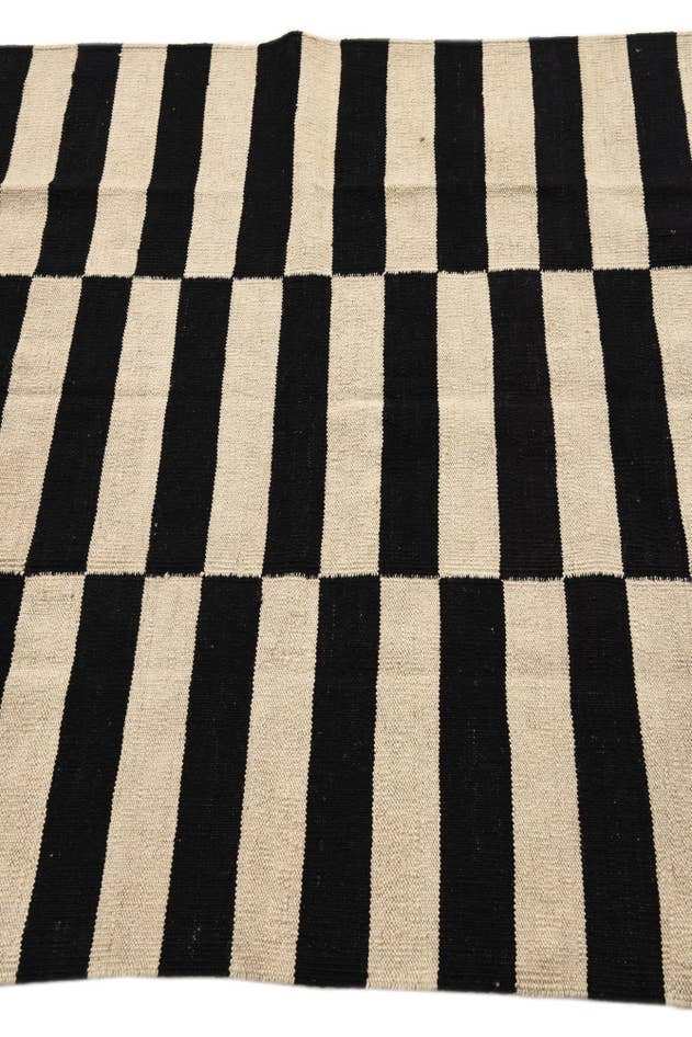 Detail image of 4' x 5' 11 Hand Woven Kilim Modern Wool Rug