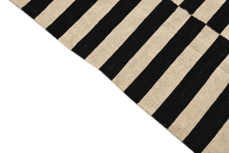 Detail image of 4' x 5' 11 Hand Woven Kilim Modern Wool Rug