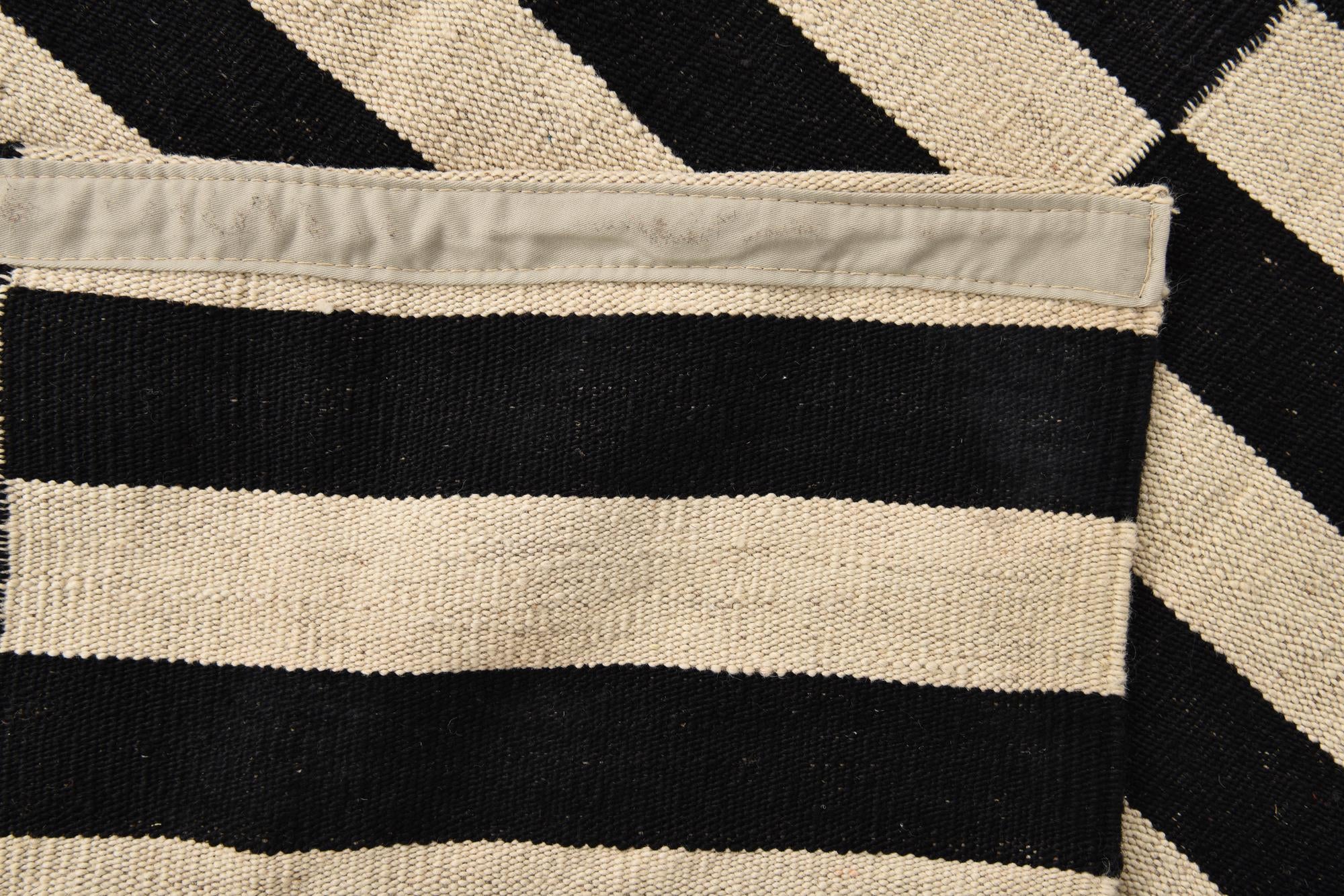 4' x 5' 11 Hand Woven Kilim Modern Wool Rug