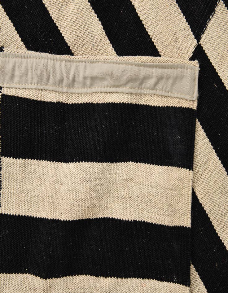 Detail image of 4' x 5' 11  Hand Woven Kilim Modern Wool Rug