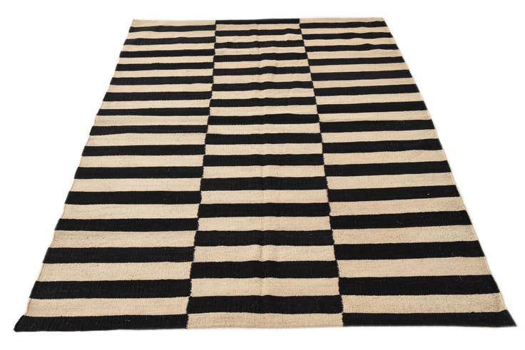 Detail image of 4' 4 x 5' 10 Hand Woven Kilim Modern Wool Rug