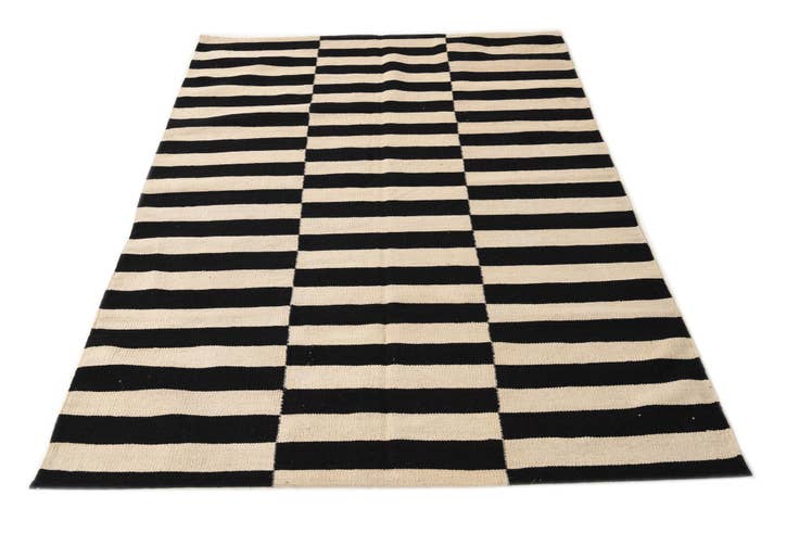 Detail image of 4' 3 x 5' 10 Hand Woven Kilim Modern Wool Rug