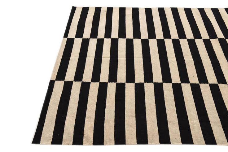 Detail image of 4' 3 x 5' 10 Hand Woven Kilim Modern Wool Rug