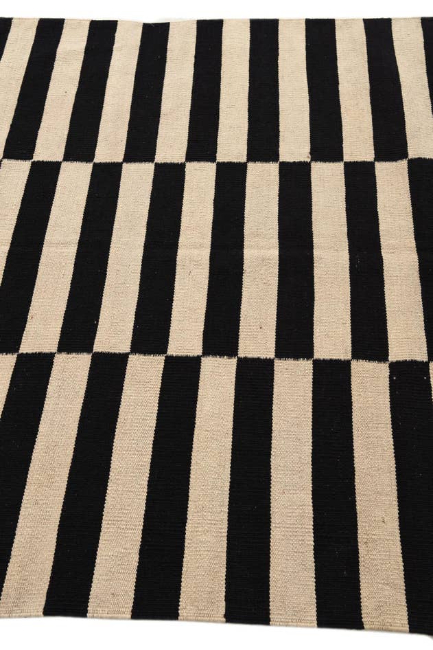Detail image of 4' 3 x 5' 10 Hand Woven Kilim Modern Wool Rug