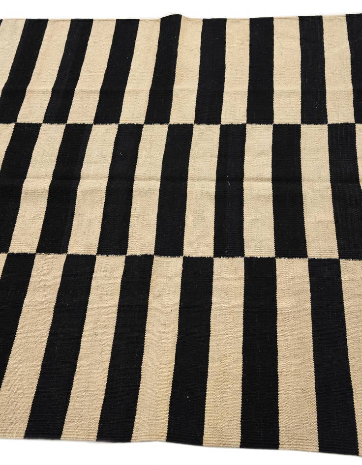 Detail image of 4' 2 x 5' 10  Hand Woven Kilim Modern Wool Rug