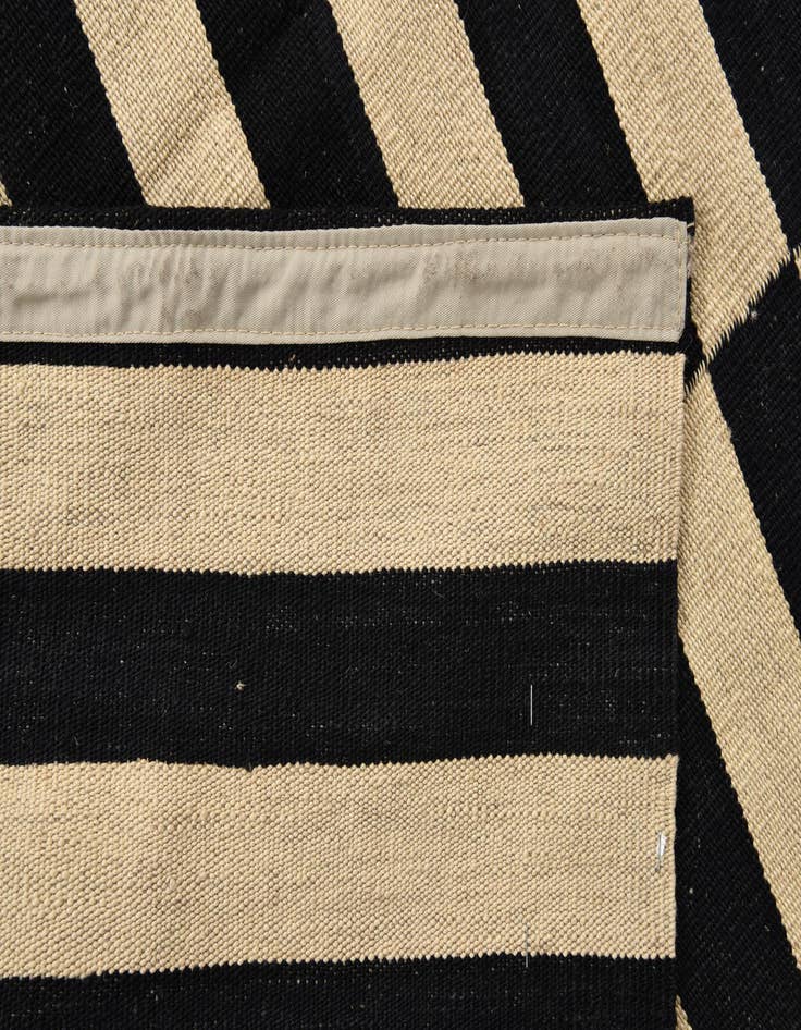 Detail image of 4' 2 x 5' 10  Hand Woven Kilim Modern Wool Rug