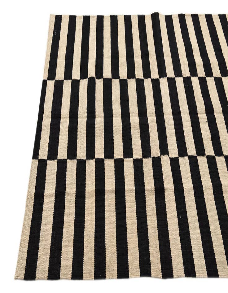 Detail image of 4' 1 x 5' 10  Hand Woven Kilim Modern Wool Rug