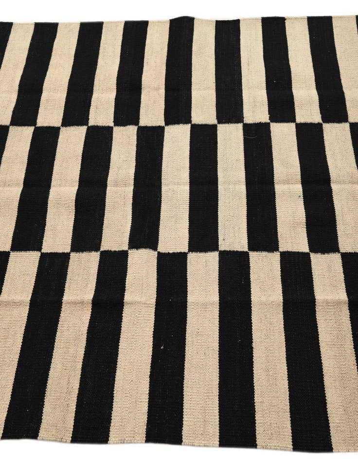 Detail image of 4' 1 x 5' 10  Hand Woven Kilim Modern Wool Rug