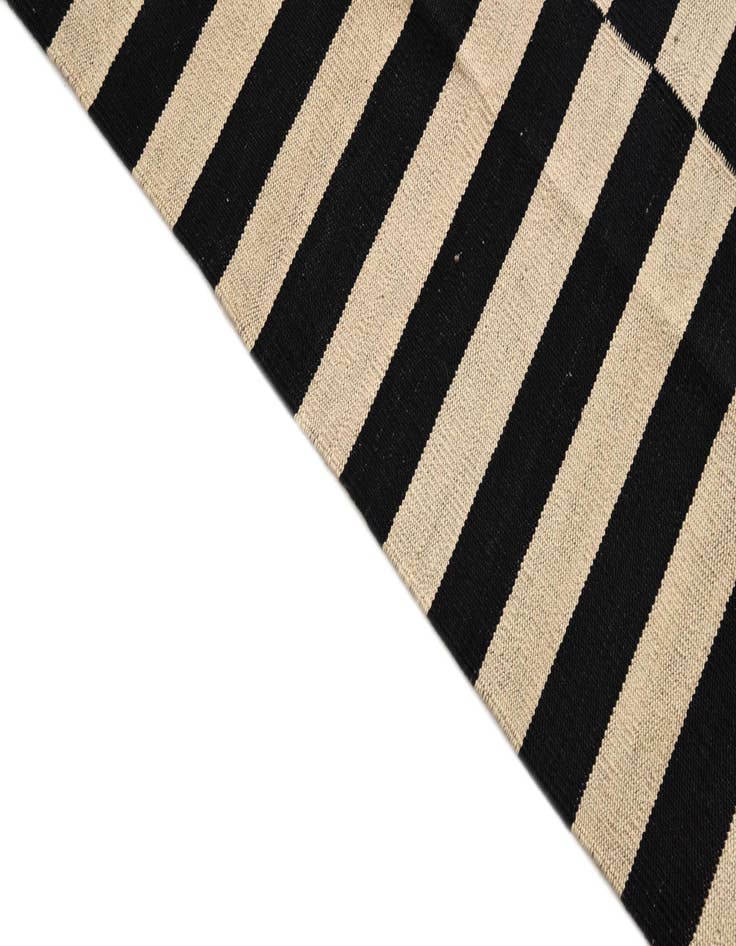 Detail image of 4' 1 x 5' 10  Hand Woven Kilim Modern Wool Rug