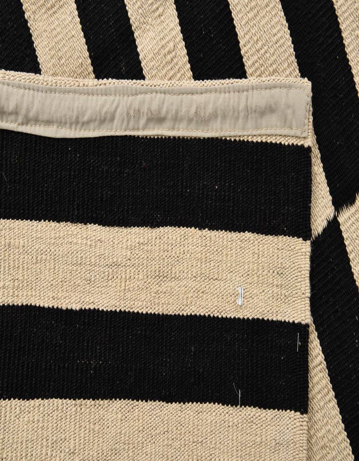 Detail image of 4' 2 x 6'  Hand Woven Kilim Modern Wool Rug