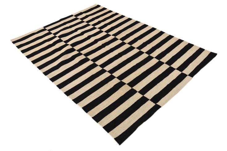Detail image of 4' 3 x 5' 10 Hand Woven Kilim Modern Wool Rug