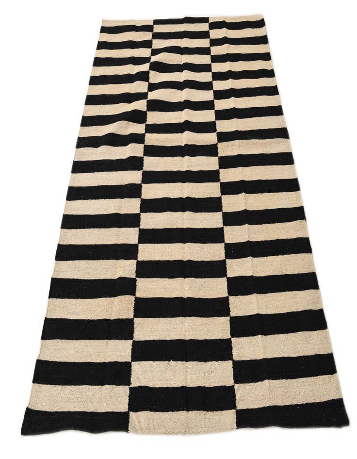 Detail image of 4' 3 x 5' 10  Hand Woven Kilim Modern Wool Rug