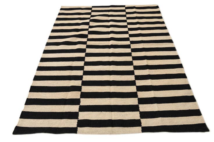 Detail image of 4' 3 x 5' 10 Hand Woven Kilim Modern Wool Rug